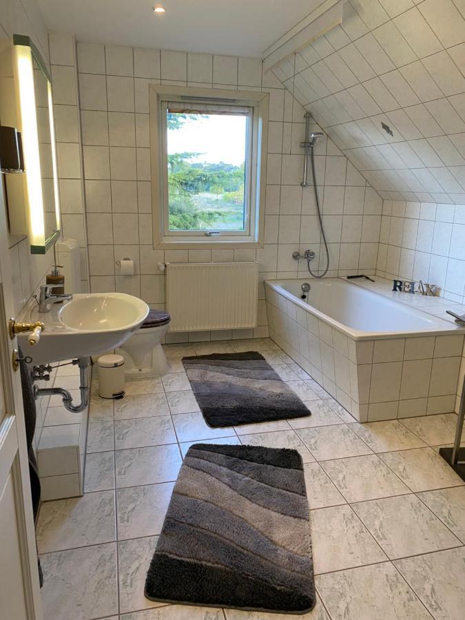 Freistehendes Einfamilienhaus Mit Boddenblick Naehe Ostsee Fuhlendorf  エクステリア 写真