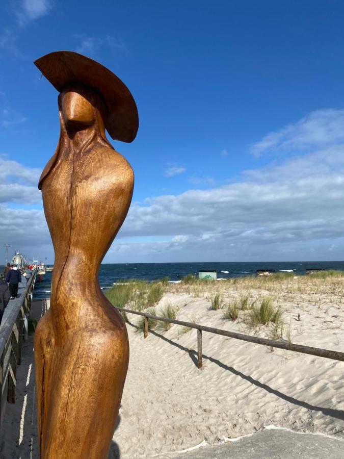 Freistehendes Einfamilienhaus Mit Boddenblick Naehe Ostsee Fuhlendorf  エクステリア 写真